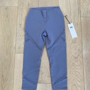 ALO Yoga Capri leggings